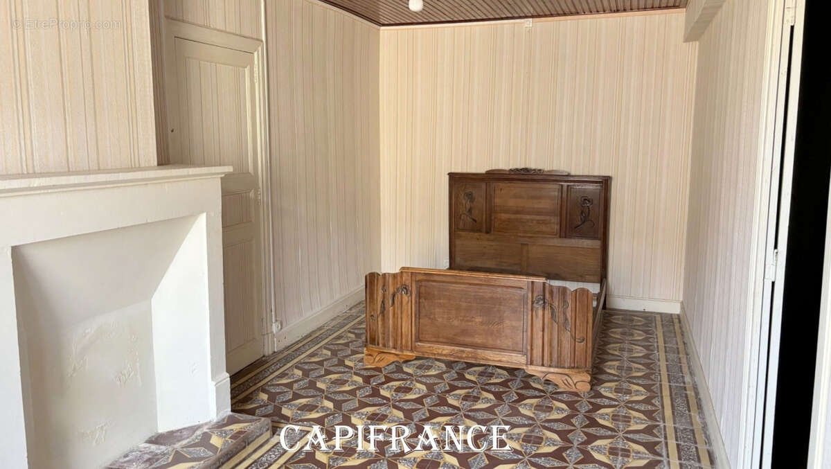 Maison charentaise en pierre à rénover - 9 pièces - 190 m² habitables - 5 chambres - Dépendances & Grenier Réhabilitable - MORAG - photo 6
