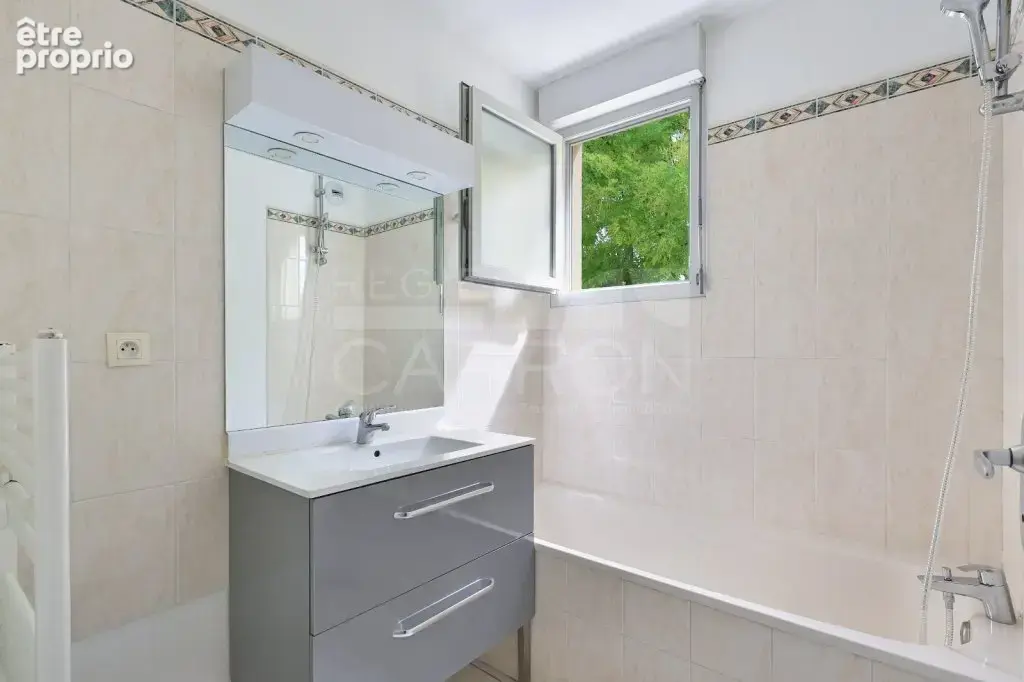 St bonnet centre - appartement 3 pieces avec balcon 16,7 m2 - bon etat - 248 000 € hai - photo 9