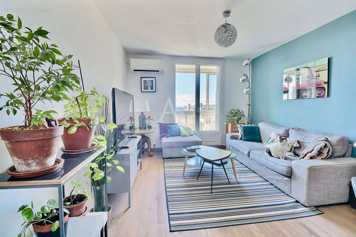 Appartement à MARSEILLE-4E