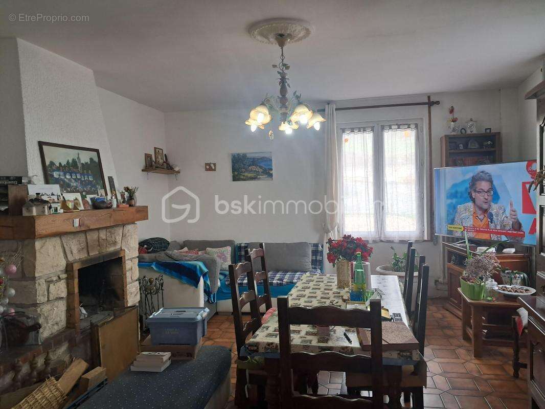    maison en pierre – 5 chambres – vie de plain-pied – cour fermée – 160 000 € - photo 3