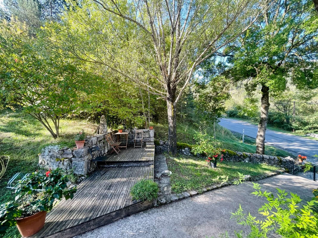 Commerce à CORNILLON-SUR-L&#039;OULE