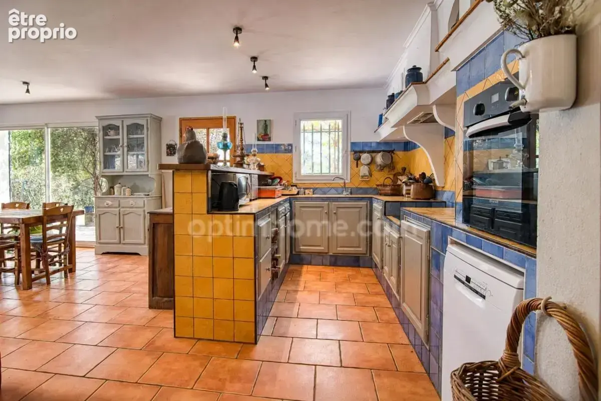Grande propriété style provençal avec dépendances sur 1,6 ha - photo 9
