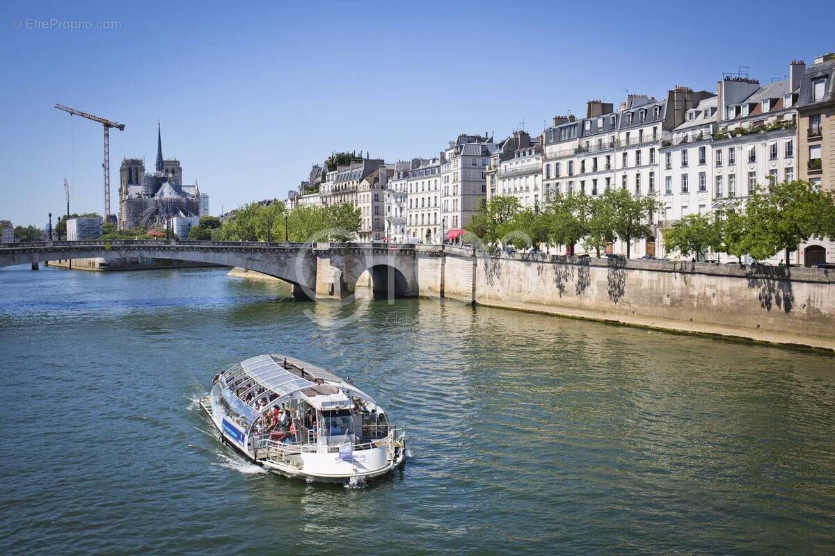Appartement à PARIS-4E