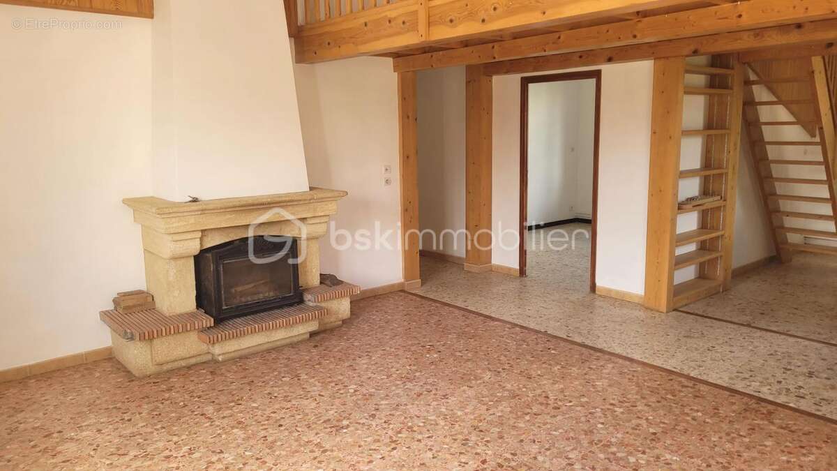 Villedaigne - villa r+1 de 160 m² - 4 faces - type 6 - 3 chambres - garage - piscine - parcelle de 970 m² - photo 4