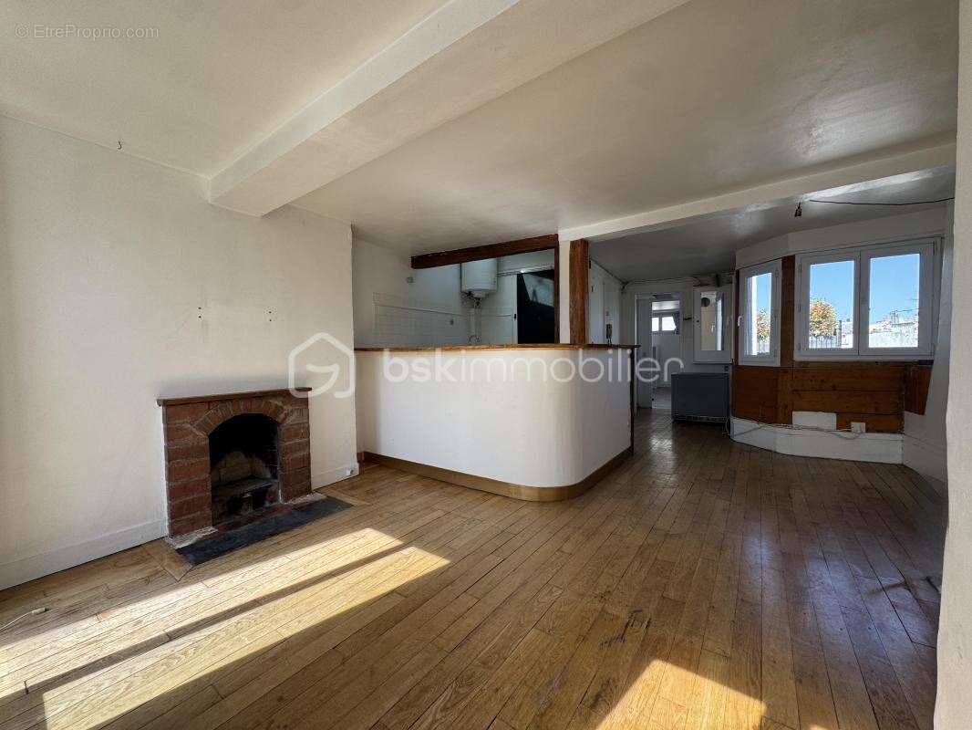 Appartement à PARIS-1E