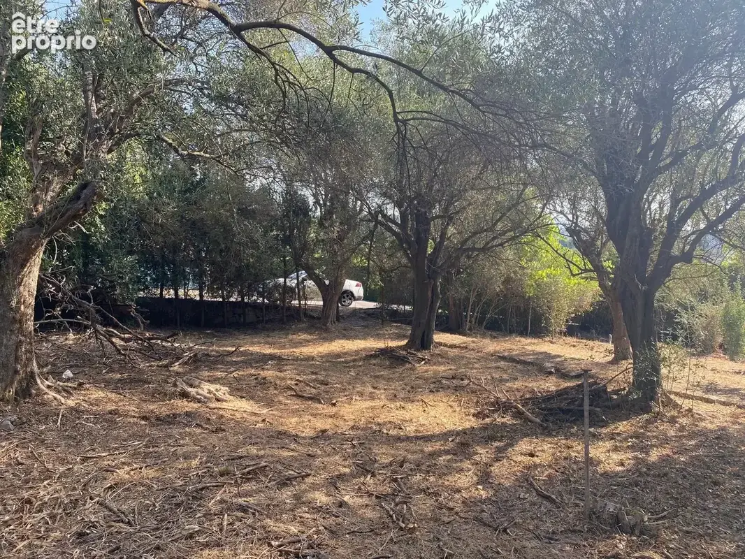 Terrain à bâtir de 846 m² à GRASSE (06) - photo 2