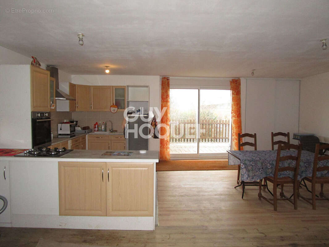 Maison 110 m² à Mazeyrat-D'allier  - photo 9