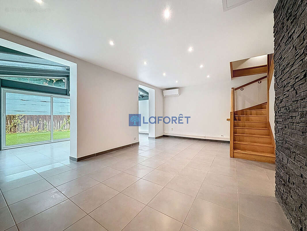 Maison à MAGNY-LE-HONGRE