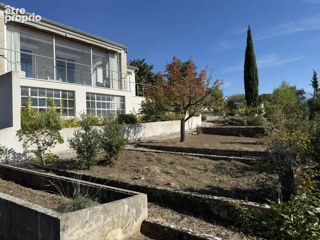 Maison avec vue dégagée et nombreuses dépendances - photo 9