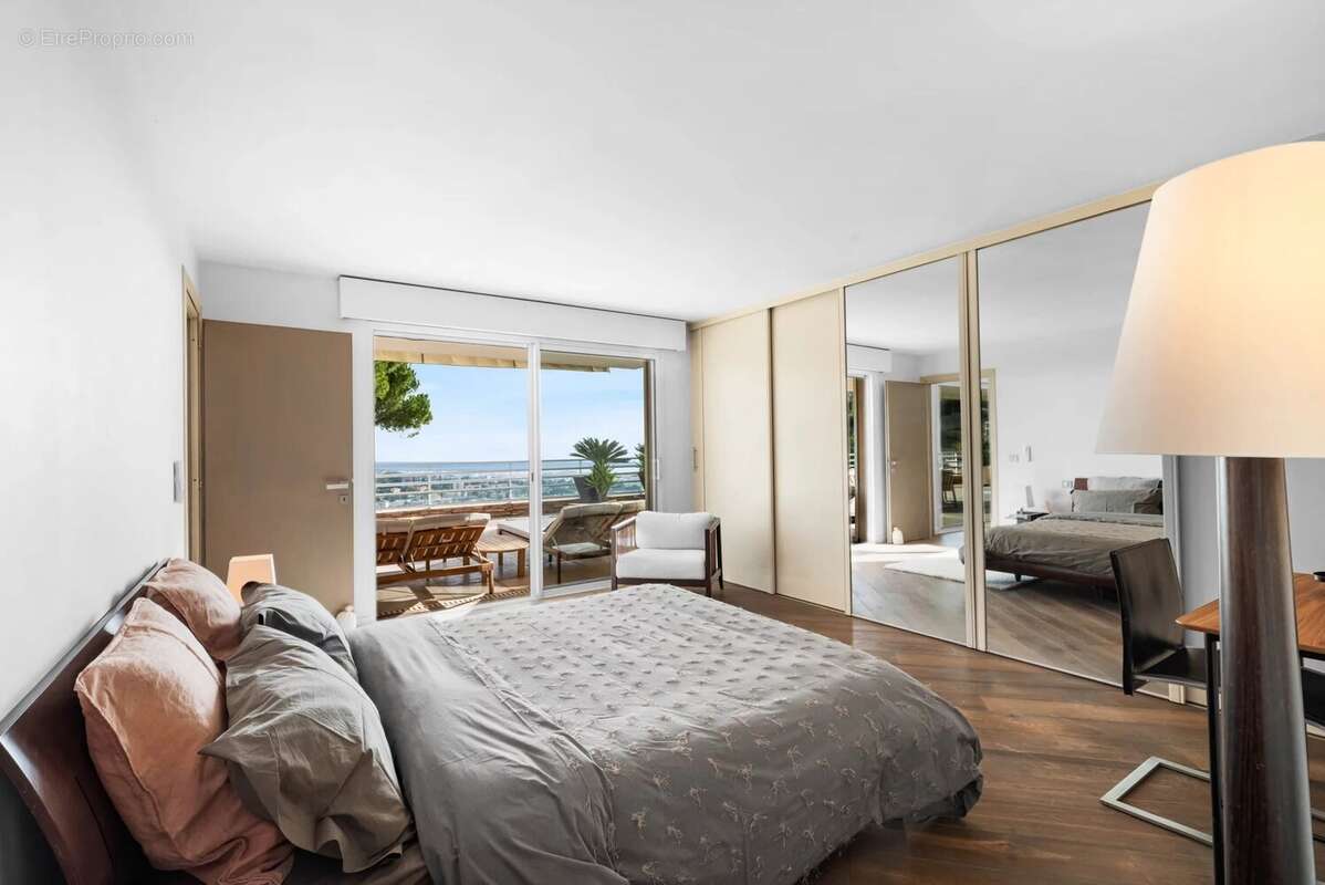 Appartement à LE CANNET