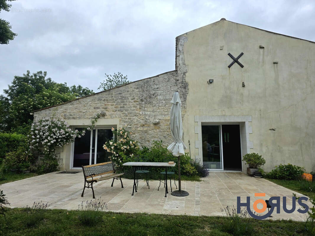 Maison 127 m² à Saint-Porchaire  - photo 4