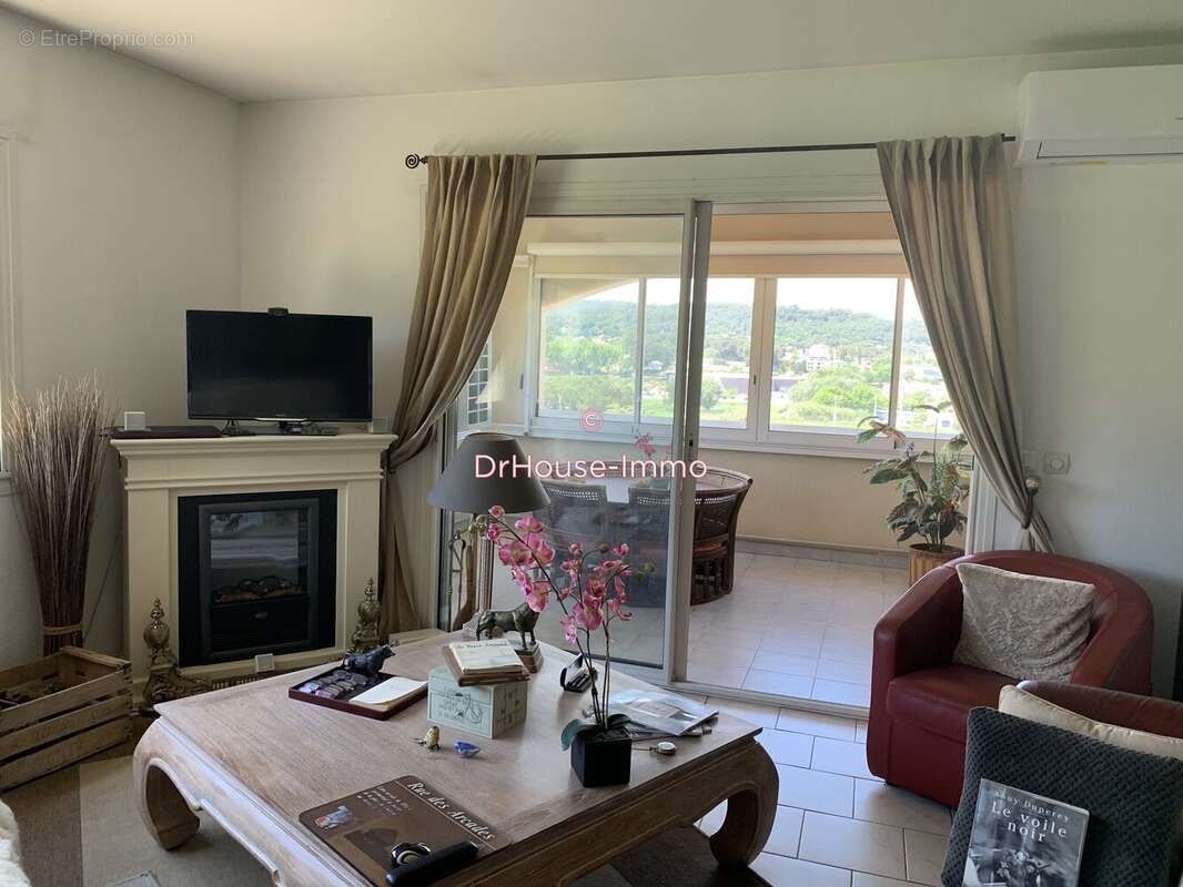 Appartement à BAGNOLS-SUR-CEZE