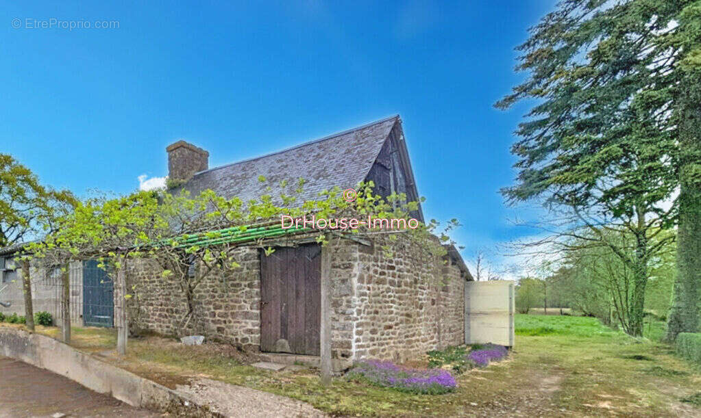 Maison à SAINT-GEORGES-DE-REINTEMBAULT