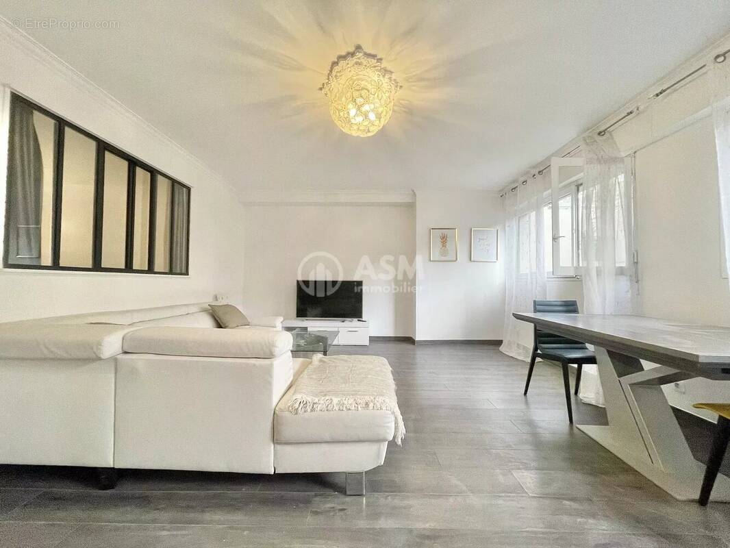 Appartement à COURBEVOIE