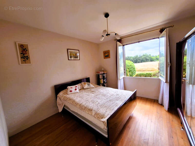 Maison à CASTELNAU-RIVIERE-BASSE