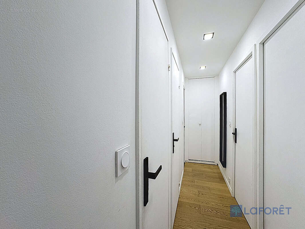 Appartement rénové - centre ville Arpajon -  F3 - 68m² - photo 10