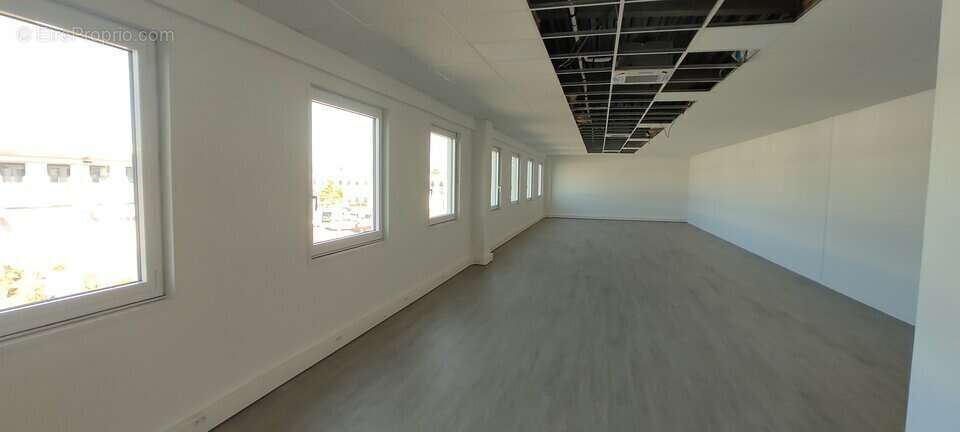 Commerce à SAINT-QUENTIN-FALLAVIER