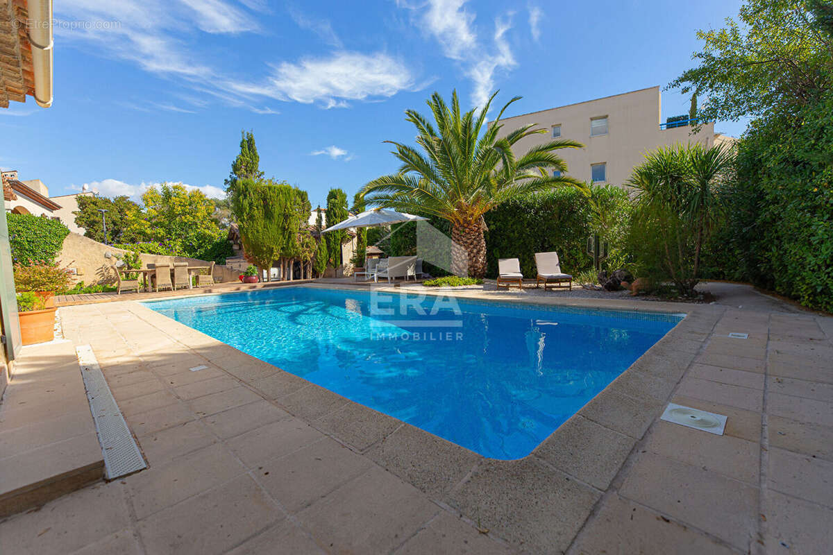 Maison à MANDELIEU-LA-NAPOULE