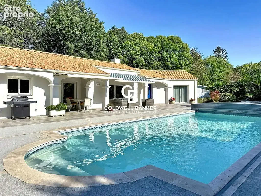 Maison de prestige à vendre à Talmont-Saint-Hilaire : Piscine, calme et nature - photo 1