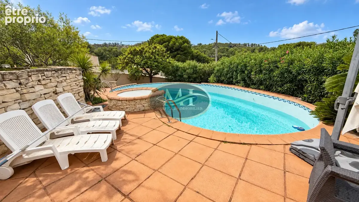 Maison familiale 151 m2   Terrain arboré de 945 m2   Grande piscine à débordement   Martigues Jonquières - photo 2