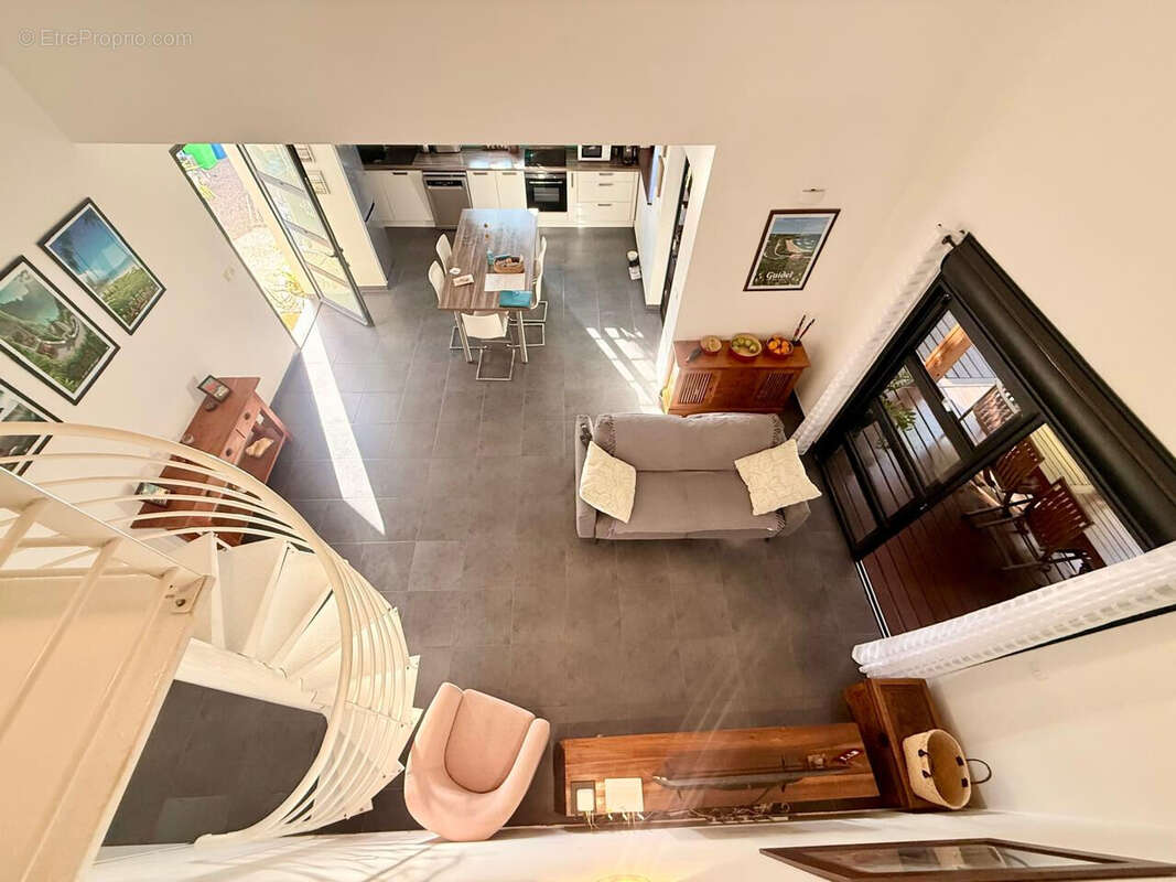 Maison contemporaine de plain-pied dans un lotissement privé et sécurisé à La Saline les Bains - photo 4