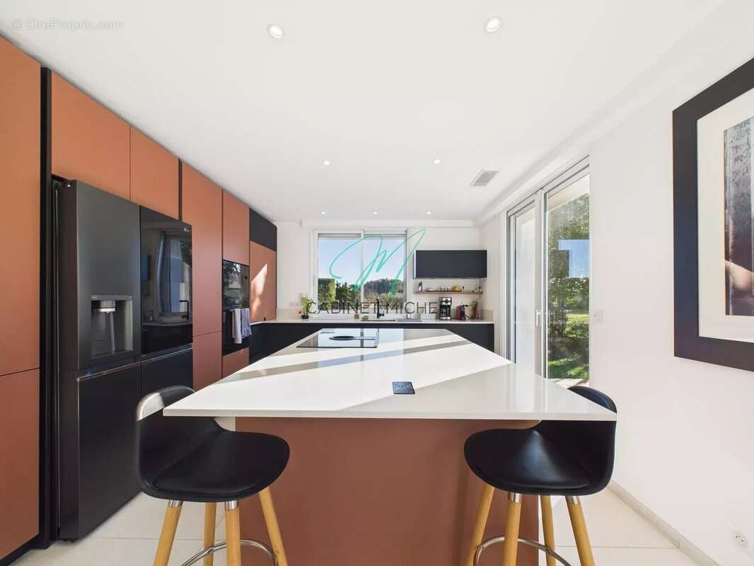 Maison à CHATEAUNEUF-GRASSE