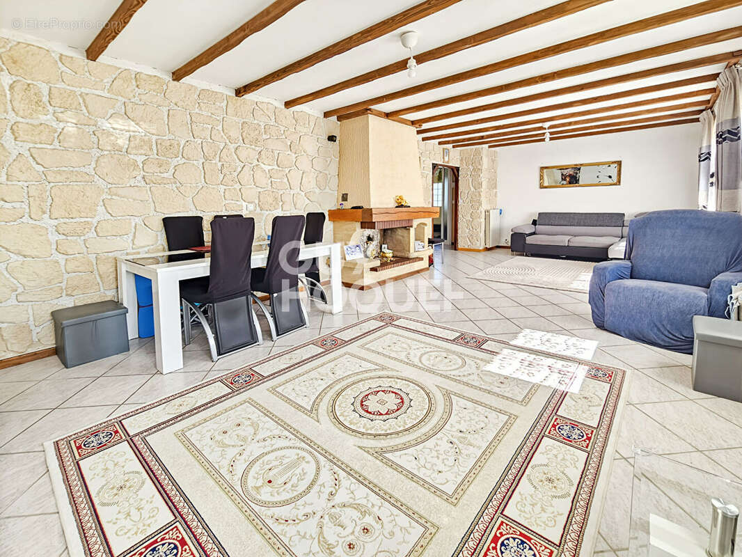 Maison à FONTENAY-TRESIGNY