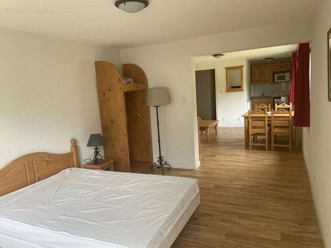 Appartement à COMPAINS