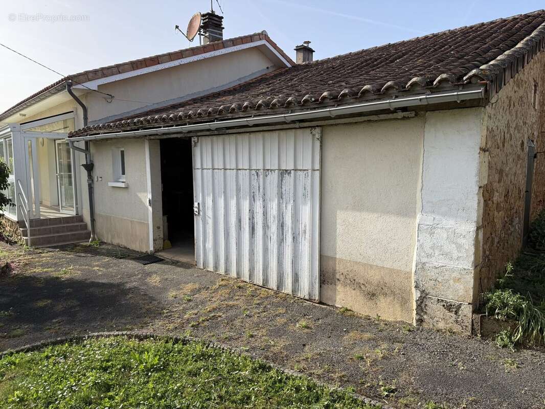 Maison à MONTBRON