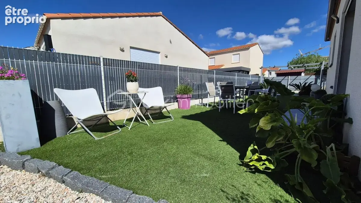 A vendre villa trois faces recente de 82m² sur terrain de 286m² a elne - en plain pied - deux chambres - garage - aucun travaux  - photo 24