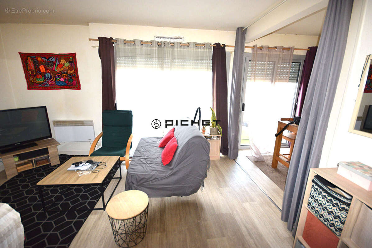 LA ROCHELLE Appartement T1 Bis avec ascenseur balcon parking et cave. - photo 3