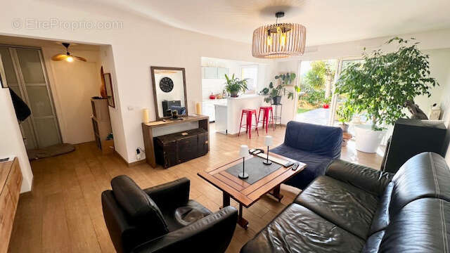 Appartement à EZE
