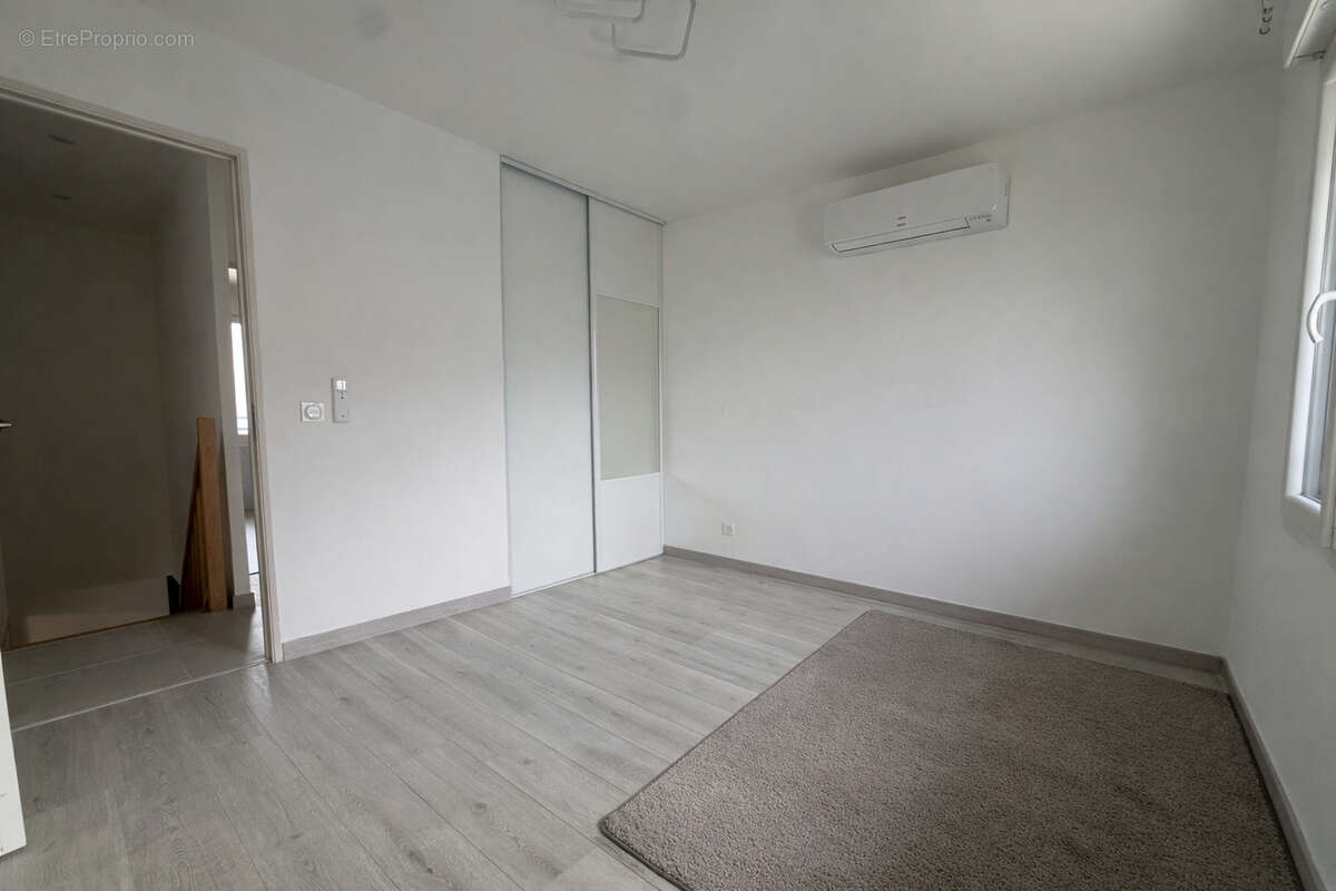 Maison à VILLE-LA-GRAND