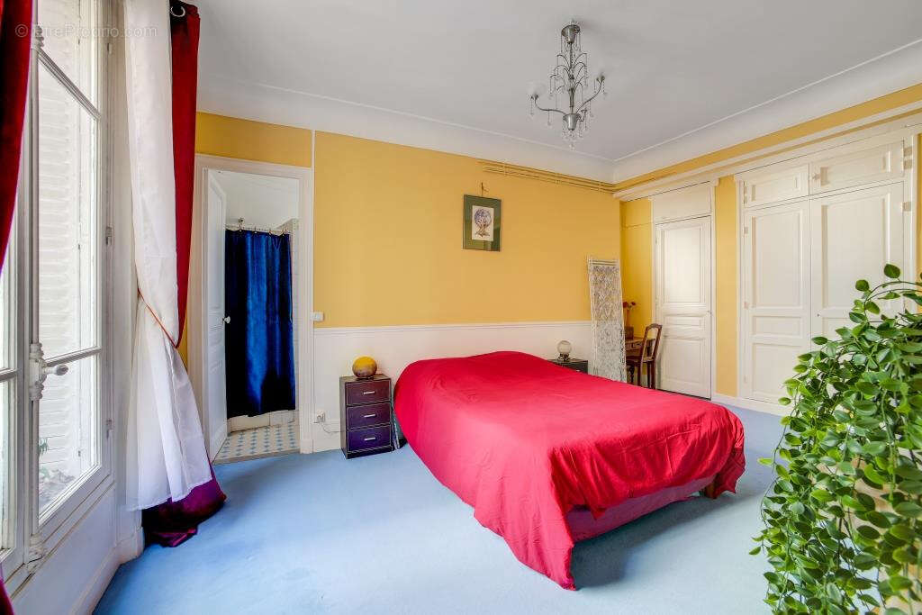 Appartement à PARIS-14E