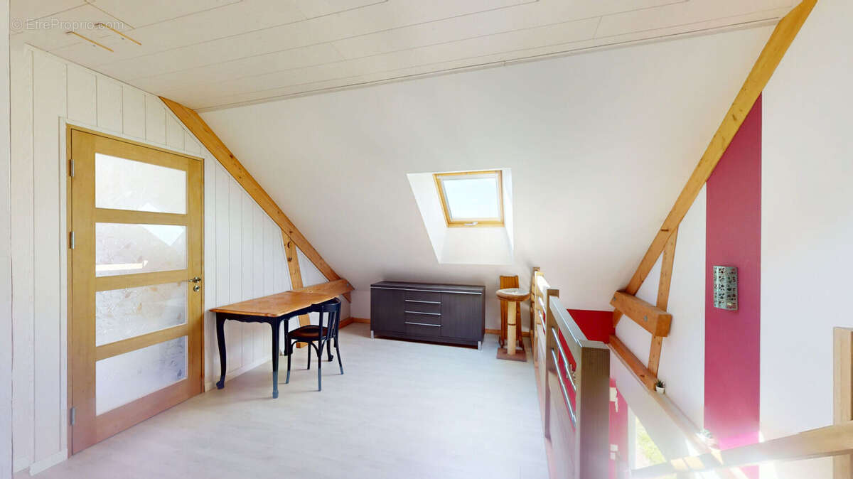 Maison à POUILLEY-LES-VIGNES