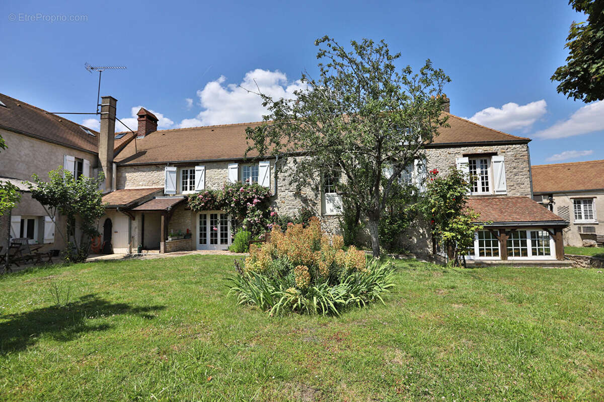 Maison à NEAUPHLE-LE-VIEUX
