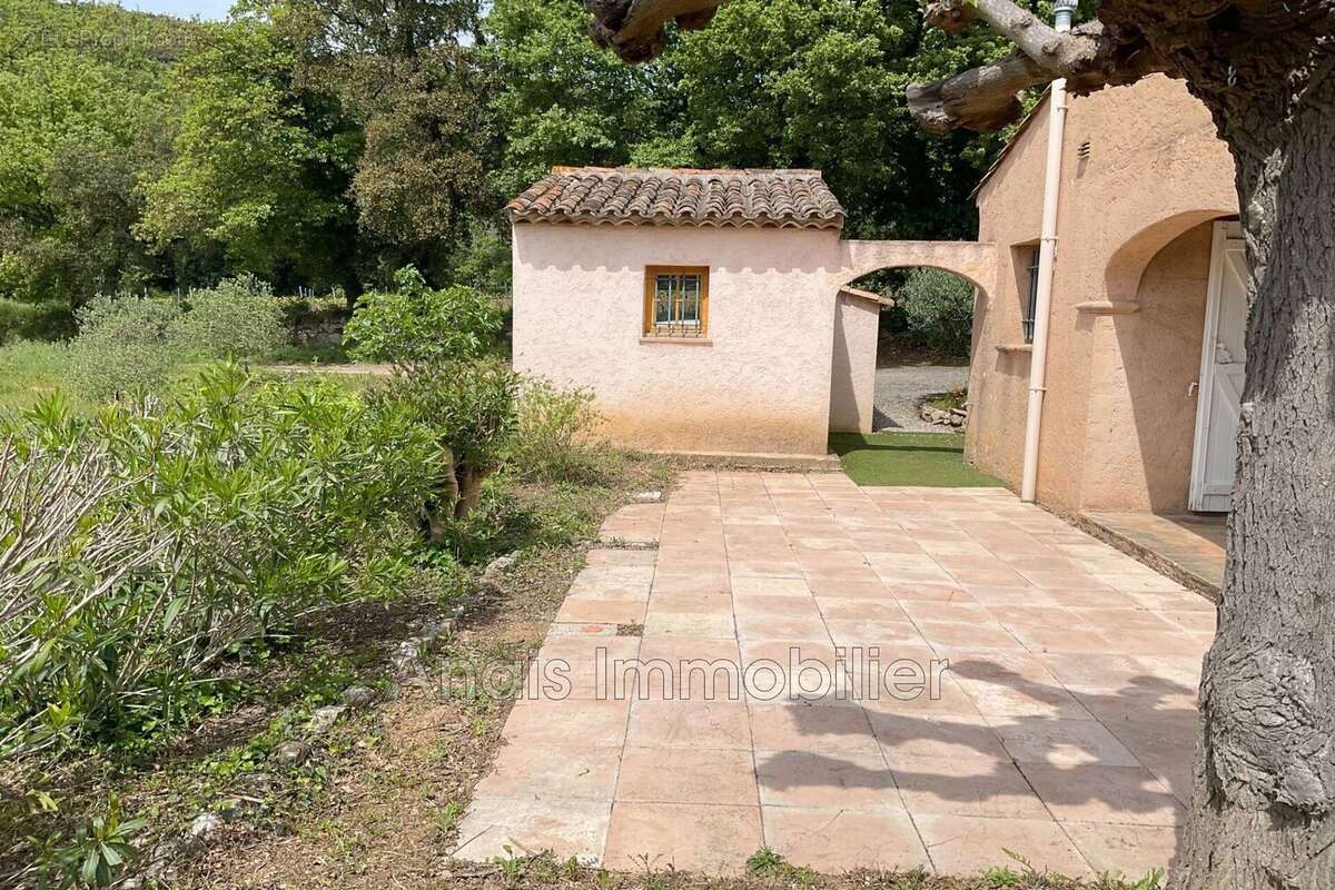 Maison 61 m² à Grimaud  - photo 3