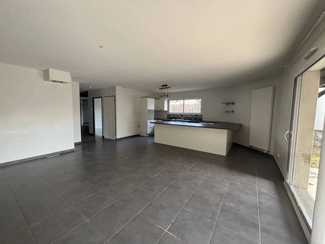 Maison à SERRIERES-DE-BRIORD