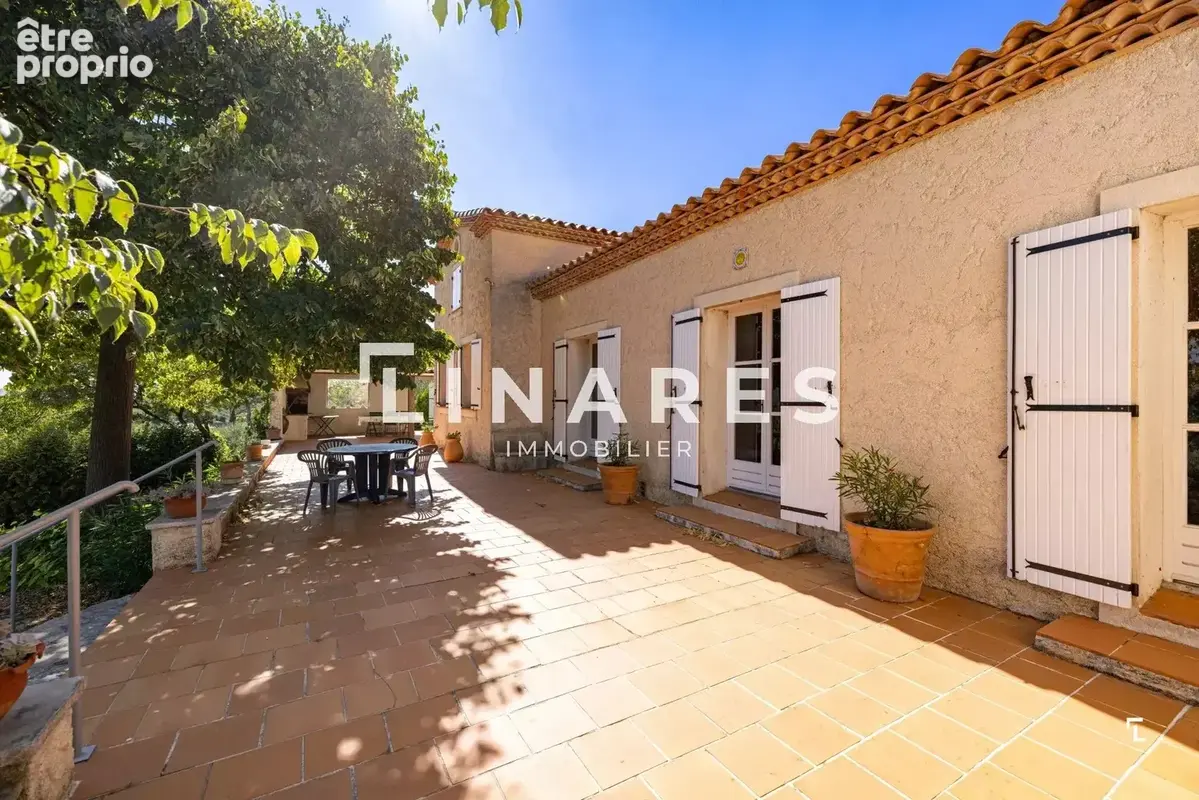 PLEIN SOLEIL - Villa T6 de 206m² - Piscine - Cuisine d'été - Terrain de 3400m² - 13011 LA TREILLE - photo 9