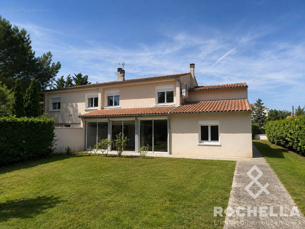 Maison à SAINT-JEAN-D'ANGELY