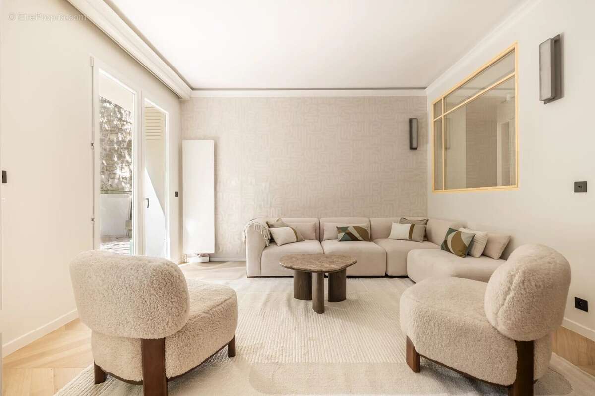Appartement à PARIS-16E