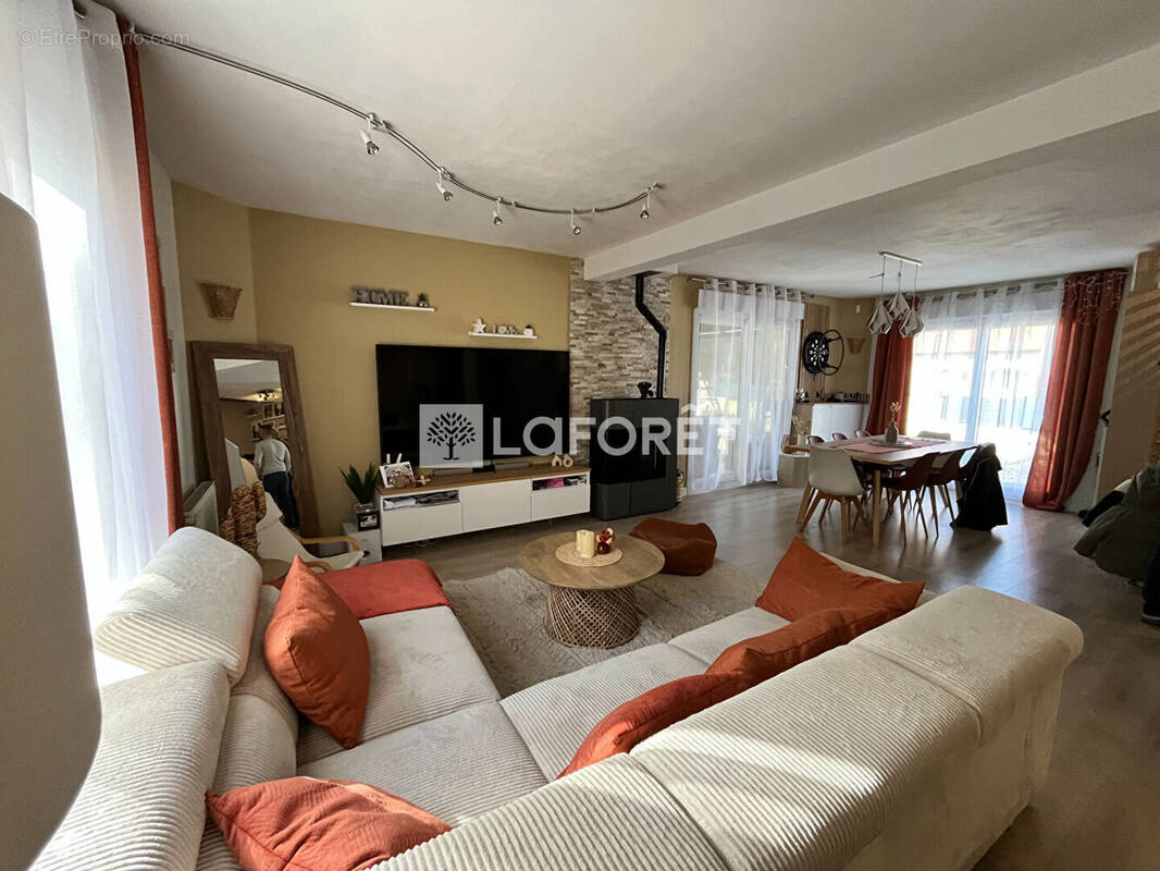 Maison à MONDEVILLE