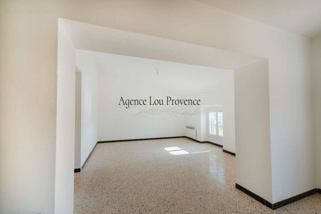 Appartement 69 m² à Eyguieres  - photo 3