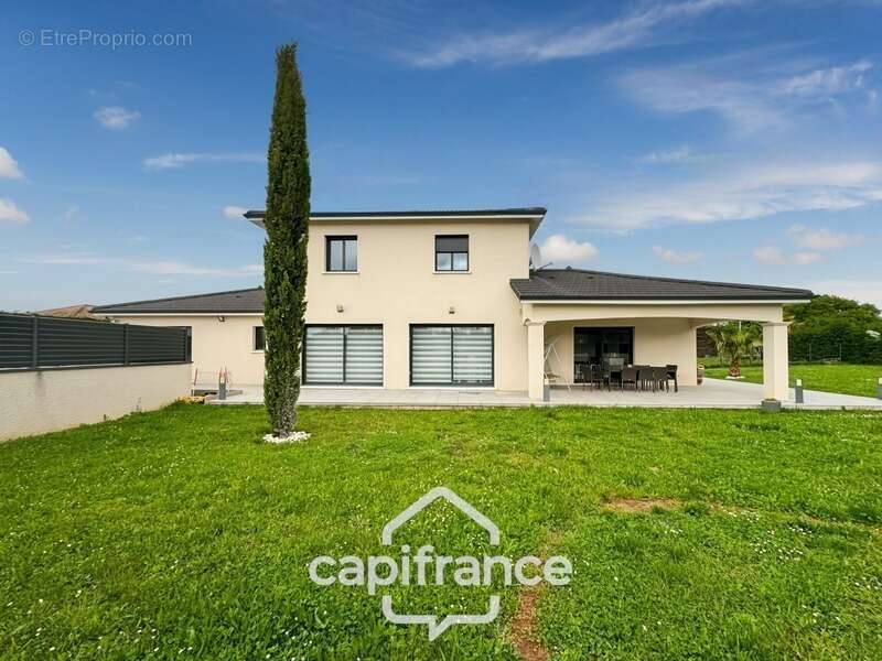 Maison à CLONAS-SUR-VAREZE