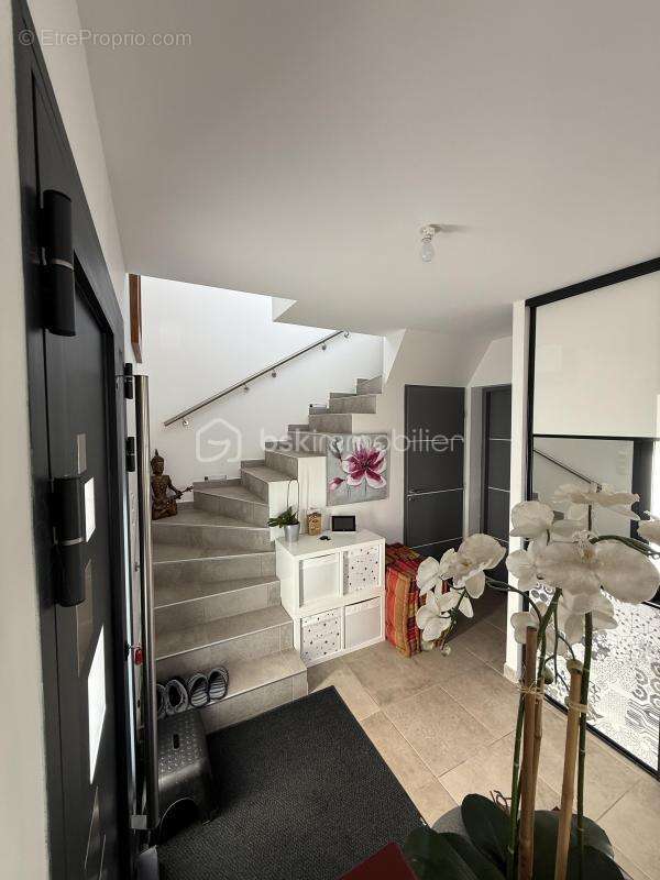 Maison à SAINT-QUENTIN-LA-POTERIE