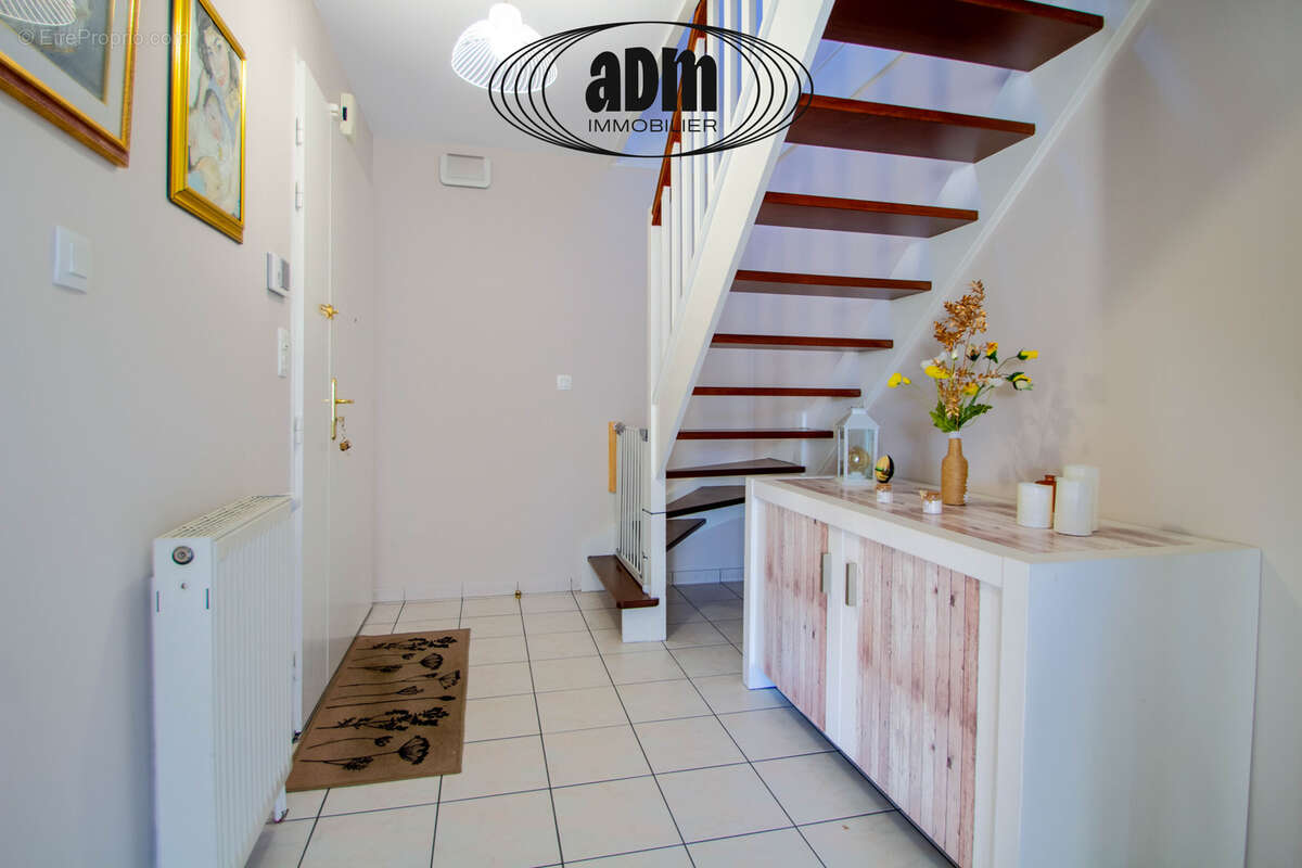 Maison à MAGNY-LE-HONGRE