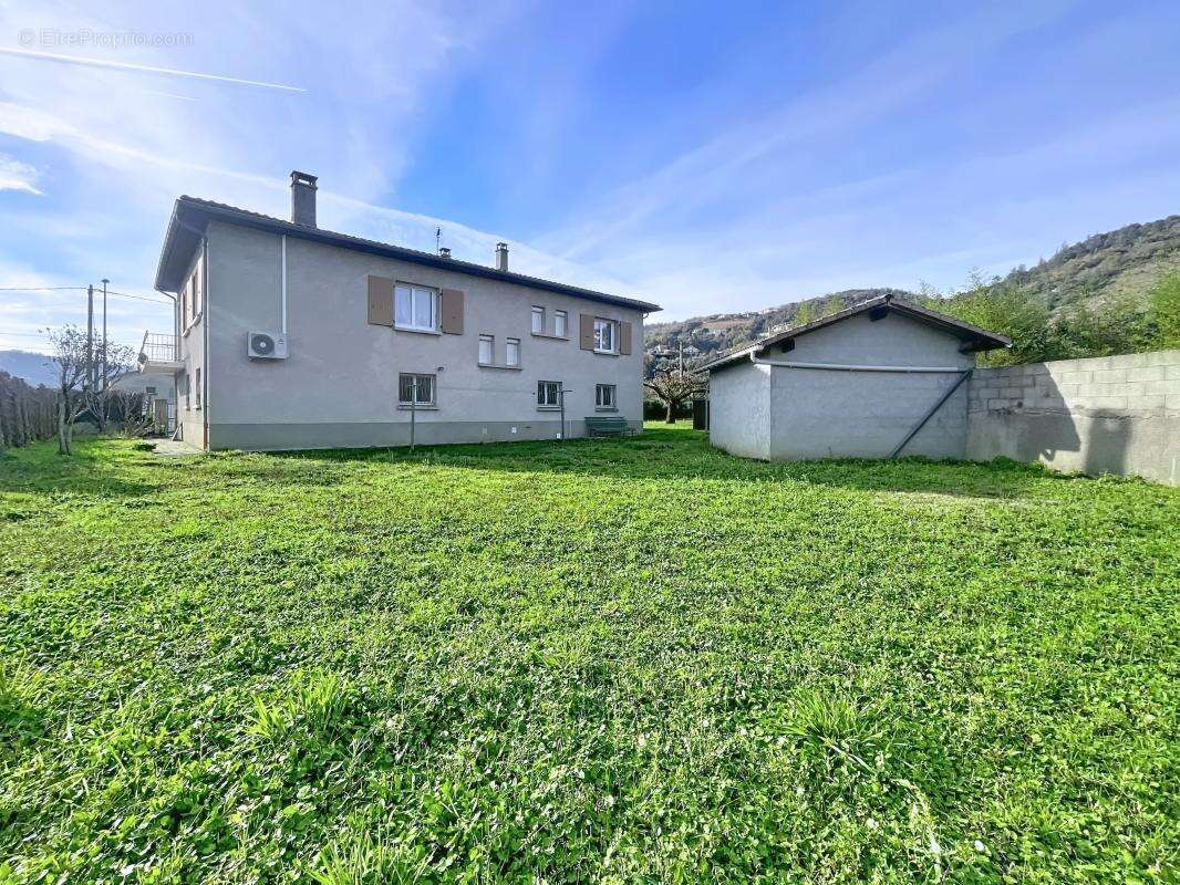 Maison à SAINT-JEAN-DE-MUZOLS