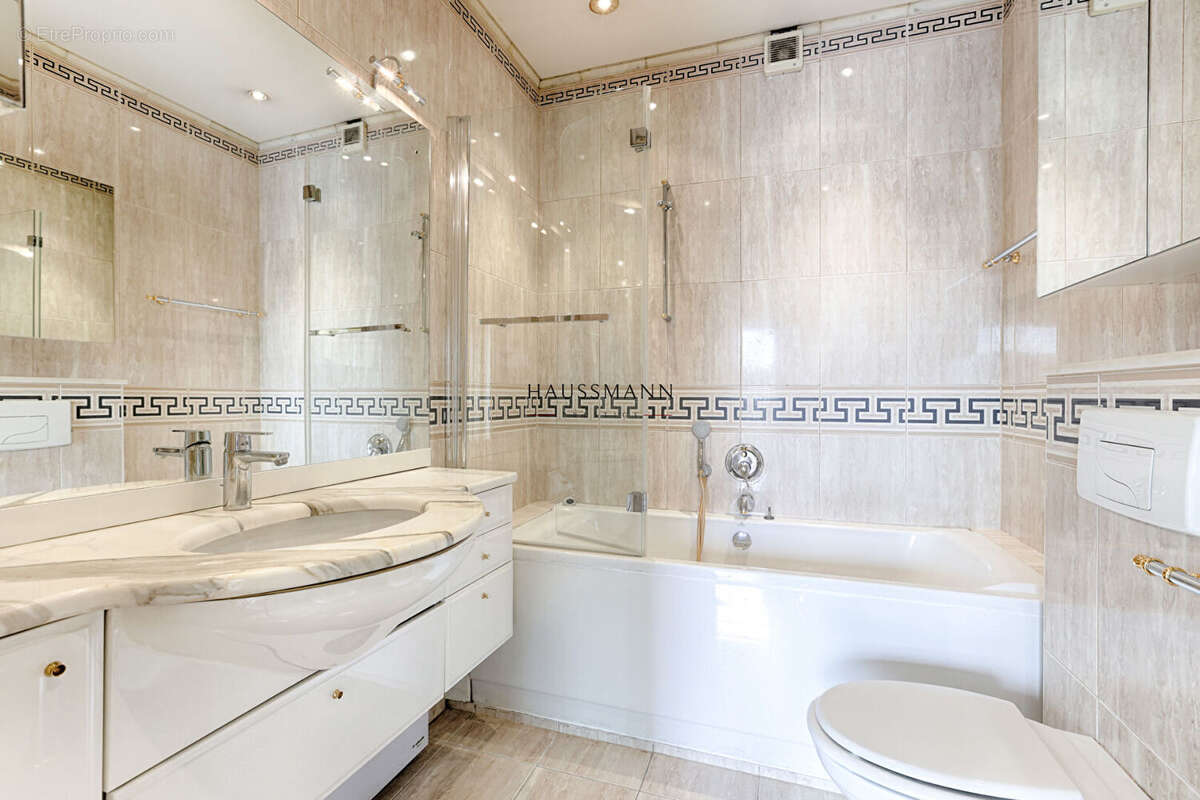 Appartement à NEUILLY-SUR-SEINE