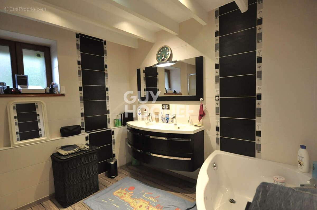 Maison à SAINT-MARTIN-EN-HAUT