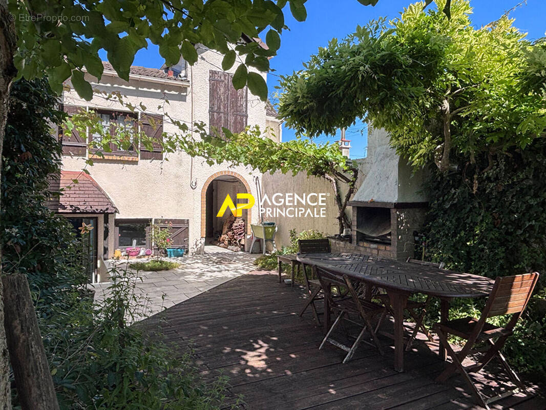 Maison à SARTROUVILLE